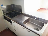 広々としたキッチンです。同タイプの写真です。