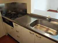 広々としたキッチンです。同タイプの写真です。