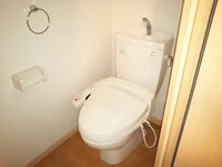 温水洗浄便座付き。同タイプの写真です。