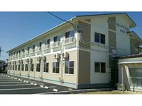 外観写真。敷地内平置き駐車場もあります。