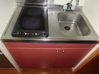 2口電気コンロ付きのミニキッチン。
