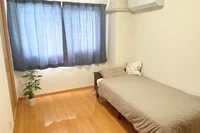 ベッドはシングルサイズとなっています。