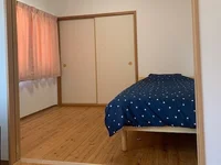 ベッドはシングルサイズとなっています。