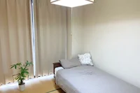 ベッドはシングルサイズとなっています。