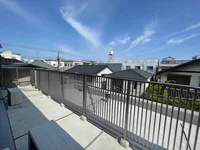 広いバルコニー付き