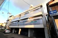 高知駅から徒歩6分！　駐車場も利用可能な郊外へアクセスも可能！