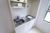 お箸、お鍋、包丁、お皿、ボウル、お玉、食器用洗剤、簡単な調理器具は各種取り揃えています♪