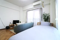 リネン類の取り揃えが豊富です！　ソファ付きの室内でテレビを見ながらゆったりとお過ごしいただけます。