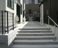 共用部分は清掃業者が清掃しております。