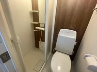 浴室は浴槽なしシャワールームです