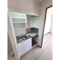 家具家電、消耗品雑貨品設置前の室内写真となります。