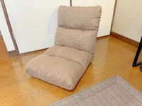 ふかふかの座椅子があります♪テレビを見るのにもぴったりです📺