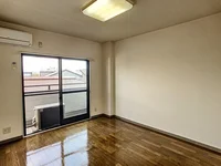 写真は303号（左右反転）