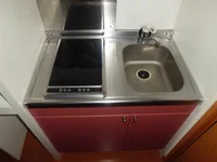 2口電気コンロ付きのミニキッチン。