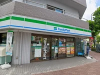 ファミリーマートまで476m