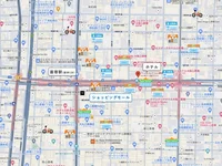 付近にはコンビニ、ドラッグストア、カフェチェーンが充実。暮らすのに困ることはなさそう！