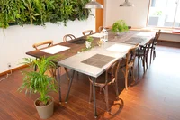 大人数でもゆったり座れるダイニングテーブル