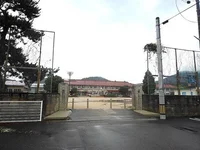 世羅町立世羅小学校まで2200m