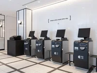 専用端末にQRコードをかざしてチェックイン。