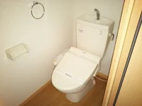 温水洗浄便座付き。同タイプの写真です。