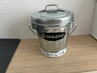 喫煙室の灰皿