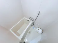 バストイレは別♪バスルームには風呂桶・風呂イス・風呂用洗剤・スポンジをご用意しておりますのでぜひご活用ください!