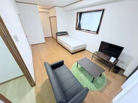 温かい雰囲気のお部屋!自宅で暮らすようなゆったりとした空間が魅力的♪出張の方はもちろん、観光にいらっしゃった方にもおススメ☆★Sマンスリーのお部屋は家具・家電・備品の充実度が高いため大変ご好評いただいております。