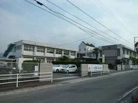 吉井小学校様まで590m