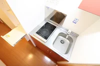 お掃除らくらくの2口ラジエントヒーター!キッチン棚収納が豊富