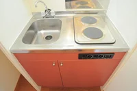 コンロは電気コンロ(ラジエントヒーター)になります。