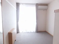 1階はフローリング、2階はじゅうたんです。