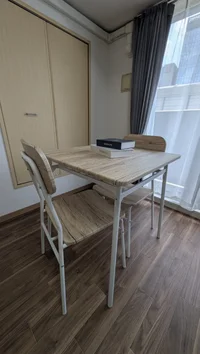 ダイニングテーブル・チェア完備♪