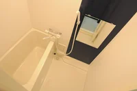 ゆったり広々とした浴室