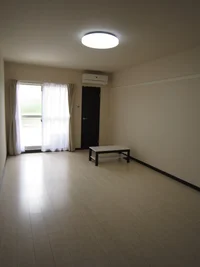 10.7帖の居室です。