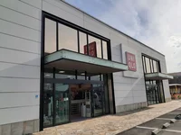 ユニクロ紀の川店様まで900m