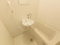 浴室乾燥付き。実際のお風呂は仕様が異なる場合がございます