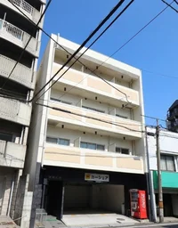 周辺にはコンビニや、飲食店など多数ございますので外食を主に考えている方にもオススメです♪また、広島駅へ電車で10分ほどなので非常に便利な立地♪