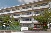 富士塚小学校まで311m