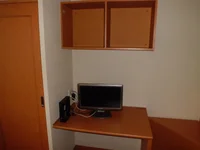 テレビの上のスペースも有効活用。