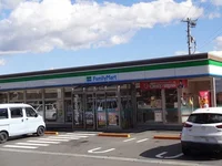 ファミリーマート　大芝高原店まで900m