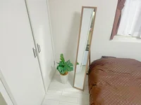スタンドミラーをご用意しています☆植物はフェイクグリーンなのでお手入れ不要です🍃
