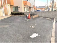 駐車場は別料金となります。