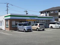 ファミリーマート小峯２丁目店まで300m