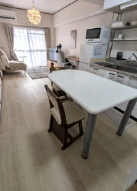 ダイニングテーブル・チェア完備♪