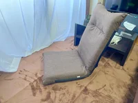 ふかふかの座椅子があります☆テレビを見るのにもピッタリです♪