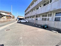 駐車場は別料金となります。