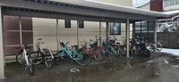 屋根付き駐輪場あります。