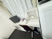 鏡付きなので朝のお化粧にも♪