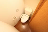 温水洗浄便座もついて快適です。