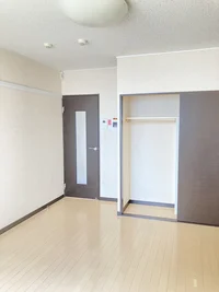 1階はフローリング、2階は絨毯です